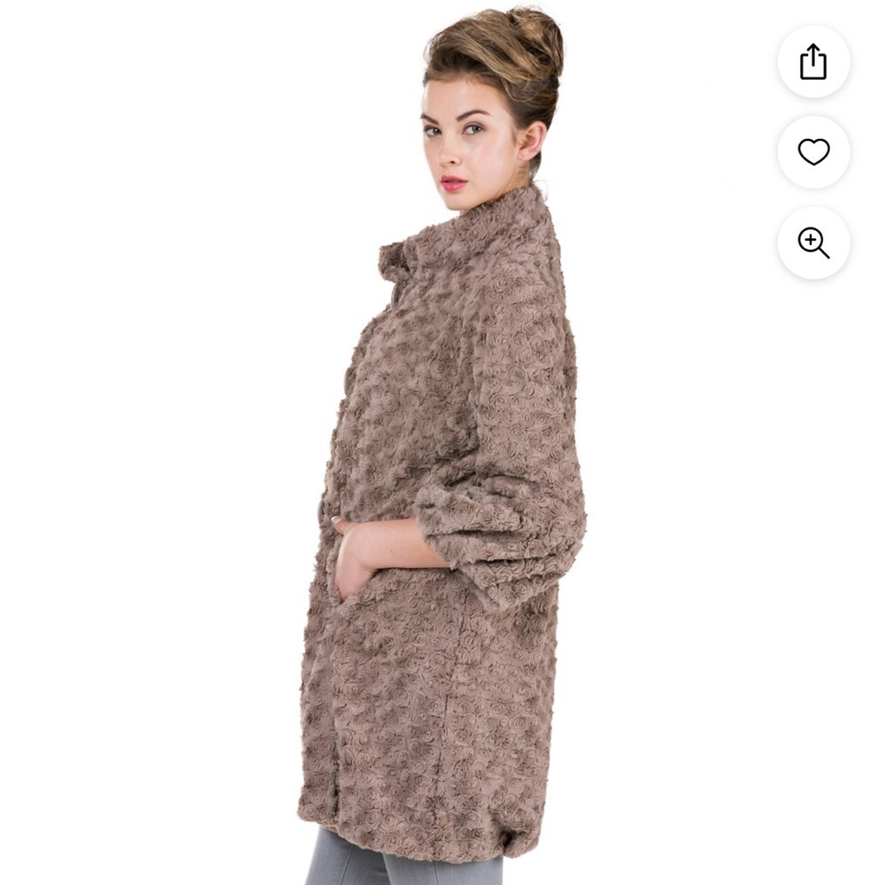 Altar’d State Women’s Beige/Tan Rosette Button up Cardigan/jacket size M/L